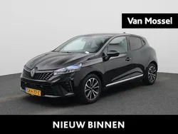 Zwart Gebruikt 2024 Renault Clio V Techno Hatchback | € 20.940 (Iets duurder)