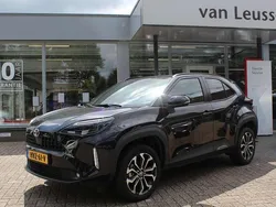 Zwart Gebruikt 2024 Toyota Yaris Cross Style SUV | € 29.890 (Eerlijke prijs)