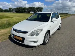 Wit Gebruikt 2010 Hyundai i30 Dynamiq Hatchback | € 1.749 (Goede deal)