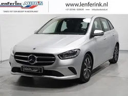 Grijs Gebruikt 2019 Mercedes 180 Style Sedan | € 19.400 (Eerlijke prijs)