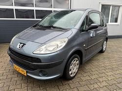 Grijs Gebruikt 2006 Peugeot 1007 MPV | € 1.695 (Eerlijke prijs)