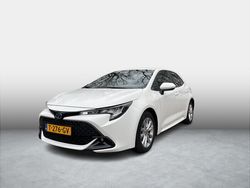 Wit Gebruikt 2023 Toyota Corolla Hybrid Active Hatchback | € 26.799 (Eerlijke prijs)