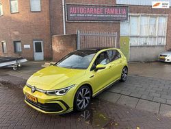 Geel (metallic) Gebruikt 2021 VW Golf VIII R-line Hatchback | € 19.900 (Goede deal)