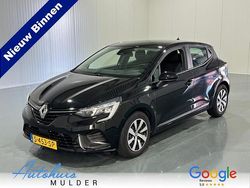 Zwart Gebruikt 2023 Renault Clio V Equilibre Hatchback | € 15.899 (Eerlijke prijs)