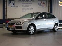 Grijs Gebruikt 2007 Ford Focus Hatchback | € 2.450 (Eerlijke prijs)