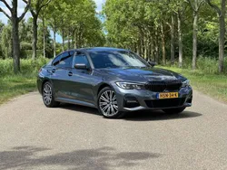 Grijs Gebruikt 2022 BMW 320e M Sport Sedan | € 29.995 (Super prijs)