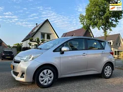 Grijs, metallic lak Gebruikt 2013 Toyota Verso-S MPV | € 6.990 (Eerlijke prijs)