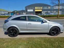 Grijs Gebruikt 2005 Opel Astra GTC Edition Hatchback | € 1.495 (Eerlijke prijs)