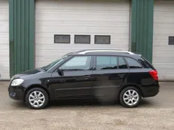 Zwart, andere lak Gebruikt 2010 Skoda Fabia Stationwagen | € 4.450 (Eerlijke prijs)