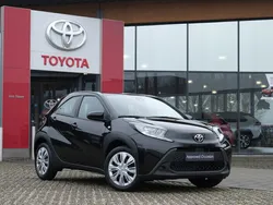 Gebruikt 2024 Toyota Aygo Play Hatchback | € 18.499 (Eerlijke prijs)
