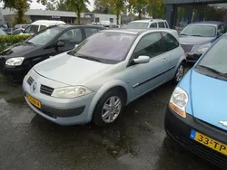 Grijs, metallic lak Gebruikt 2003 Renault Mégane II Luxe Hatchback | € 1.595 (Eerlijke prijs)