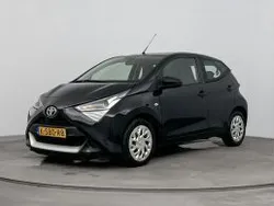 Zwart Gebruikt 2021 Toyota Aygo X-play Hatchback | € 15.945 (Eerlijke prijs)