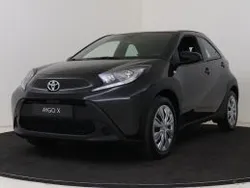 Zwart Gebruikt 2024 Toyota Aygo Play Hatchback | € 17.950 (Goede deal)