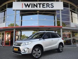 Grijs, metallic lak Gebruikt 2020 Suzuki Vitara SUV | € 19.455 (Eerlijke prijs)
