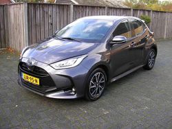 Grijs Gebruikt 2021 Toyota Yaris Hybrid Hatchback | € 18.750 (Eerlijke prijs)
