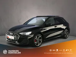 Zwart Nieuw 2025 Audi A3 Sportback e-tron Competition Sedan | € 52.900