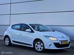 Wit Gebruikt 2011 Renault Mégane III Expression Hatchback | € 2.750 (Duur)