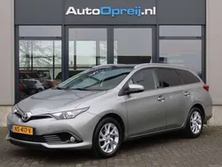 Grijs, metallic lak Gebruikt 2017 Toyota Auris Touring Sports Stationwagen | € 15.745 (Eerlijke prijs)