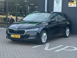Zwart Gebruikt 2021 Skoda Octavia Business Line Stationwagen | € 18.995 (Iets duurder)