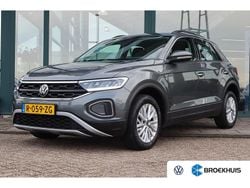 Grijs Gebruikt 2023 VW T-Roc Life SUV | € 23.900 (Eerlijke prijs)