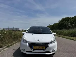 Wit Gebruikt 2014 Peugeot 208 Allure Hatchback | € 4.999 (Goede deal)