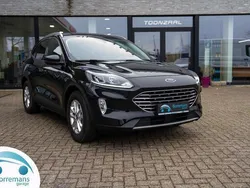 Zwart Gebruikt 2023 Ford Kuga Titanium SUV | € 28.840 (Eerlijke prijs)