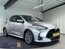 Grijs Gebruikt 2024 Toyota Yaris Hybrid Executive Hatchback | € 28.900 (Eerlijke prijs)