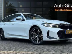 Wit Gebruikt 2023 BMW 330e Shadowline Stationwagen | € 43.795 (Eerlijke prijs)