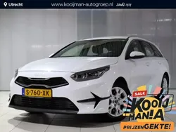 Deluxe white m Gebruikt 2023 Kia Ceed Sportswagon Stationwagen | € 26.749 (Eerlijke prijs)
