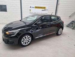 Zwart Gebruikt 2021 Renault Clio V Intens Hatchback | € 12.950 (Eerlijke prijs)