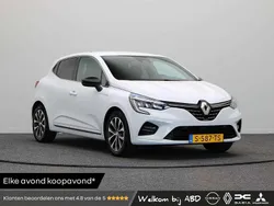 Ijswit 369 Gebruikt 2023 Renault Clio V Techno Hatchback | € 22.945 (Eerlijke prijs)