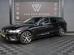 Zwart Gebruikt 2018 Volvo V60 Momentum Stationwagen | € 20.900 (Eerlijke prijs)