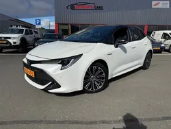 Wit Gebruikt 2019 Toyota Corolla Style Hatchback | € 17.999 (Eerlijke prijs)