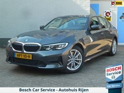 Grijs Gebruikt 2022 BMW 330e Executive Sedan | € 31.445 (Goede deal)