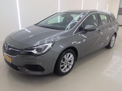 Grijs Gebruikt 2021 Opel Astra Elegance Stationwagen | € 17.995 (Goede deal)