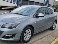 Grijs Gebruikt 2015 Opel Astra Edition Sedan | € 8.500 (Eerlijke prijs)
