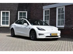 Wit Gebruikt 2020 Tesla Model 3 Standard Range Sedan | € 19.600 (Goede deal)
