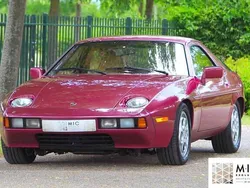 Rood Gebruikt 1982 Porsche 928 Coupé | € 17.950