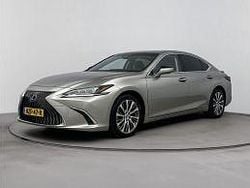 Grijs Gebruikt 2021 Lexus ES300H Executive Line Sedan | € 39.500 (Goede deal)