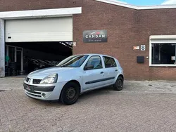 Grijs Gebruikt 2003 Renault Clio II Dynamique Hatchback | € 999 (Eerlijke prijs)