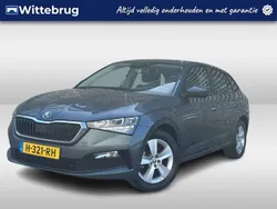 Grijs, metallic lak Gebruikt 2020 Skoda Scala Ambition Hatchback | € 18.250 (Eerlijke prijs)