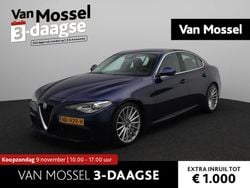 Blauw Gebruikt 2017 Alfa Romeo Giulia Super Sedan | € 27.740 (Eerlijke prijs)