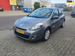Grijs Gebruikt 2011 Renault Clio II Authentique Hatchback | € 3.449 (Eerlijke prijs)