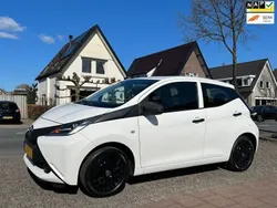 Wit Gebruikt 2015 Toyota Aygo Hatchback | € 7.580 (Eerlijke prijs)