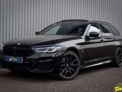 Zwart Gebruikt 2023 BMW 530e M Sport Stationwagen | € 46.950 (Goede deal)