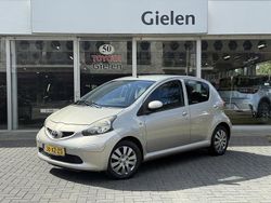 Beige, metallic lak Gebruikt 2008 Toyota Aygo Plus Hatchback | € 4.400 (Duur)
