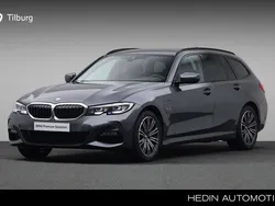 Grijs Gebruikt 2022 BMW 330e Executive Stationwagen | € 39.880 (Eerlijke prijs)