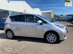 Grijs Gebruikt 2015 Toyota Verso-S Trend MPV | € 10.550 (Super prijs)