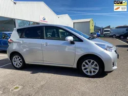 Grijs Gebruikt 2015 Toyota Verso-S Trend MPV | € 10.999 (Goede deal)