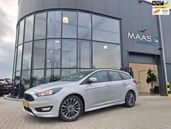 Grijs (metallic) Gebruikt 2018 Ford Focus ST-Line Stationwagen | € 9.500 (Goede deal)